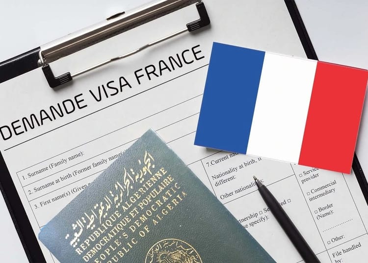 Visa imposé aux diplomates français : que cache l’Algérie ?