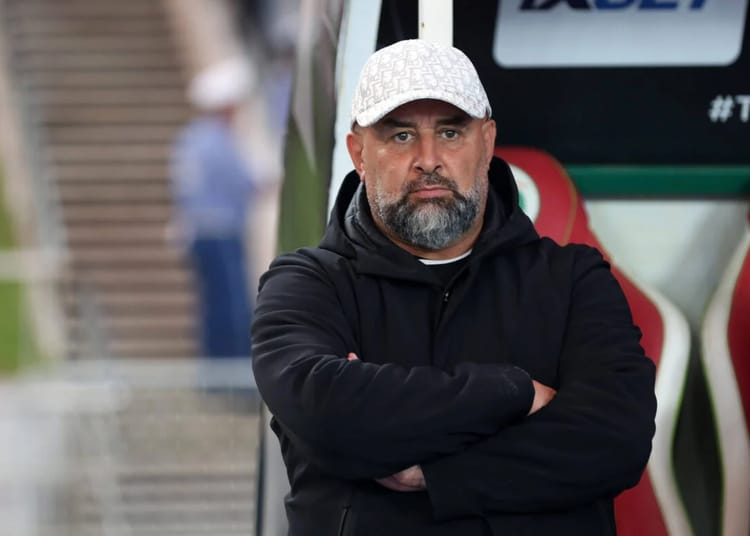 Coup de théâtre au JS Kabylie : Abdelhak Benchikha démissionne !