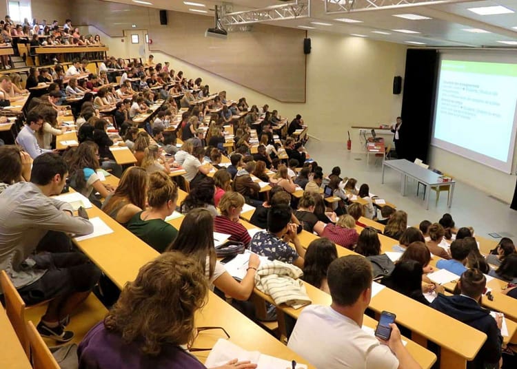 Etudes en France : les étudiants algériens face à un drame inédit