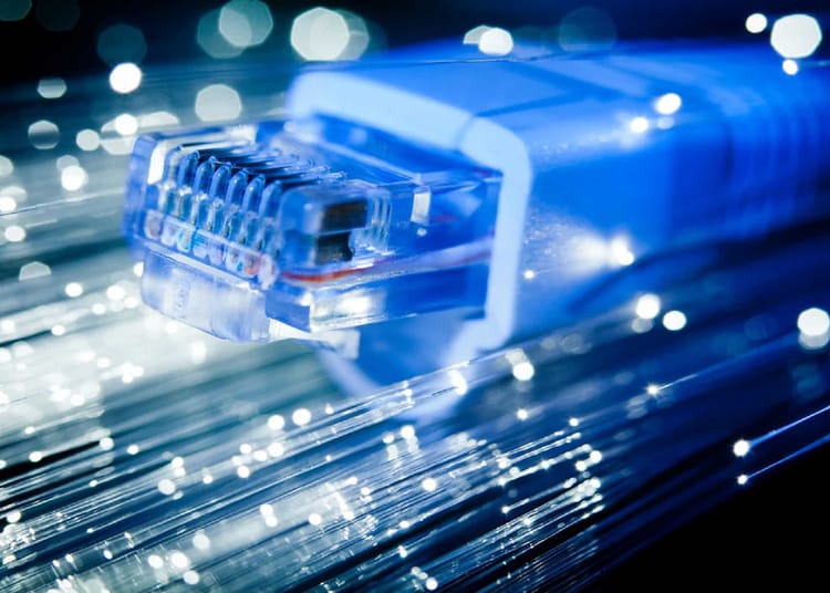 Algérie Télécom choque l’Afrique : 1,6 Gb/s sans hausse de prix, la course est relancée !