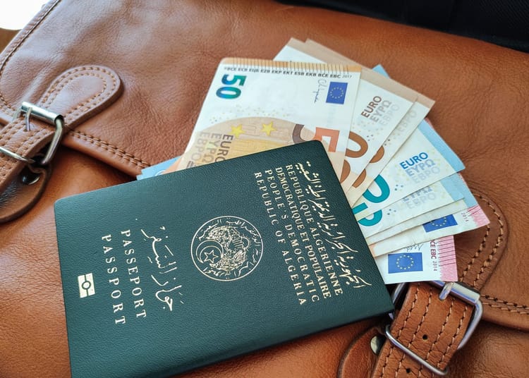 Retard de l’allocation touristique de 750 € : les raisons..