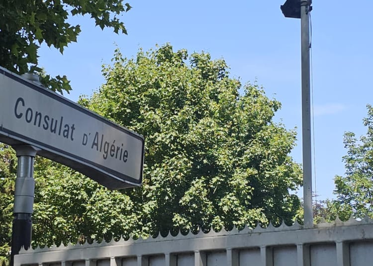 Consulat d’Algérie à Bobigny : “C’est l’enfer sur terre !” Usagers à bout, témoignages-chocs à l’appui Consulat d’Algérie à Bobigny : “C’est l’enfer sur terre !” Usagers à bout, témoignages-chocs à l’appui