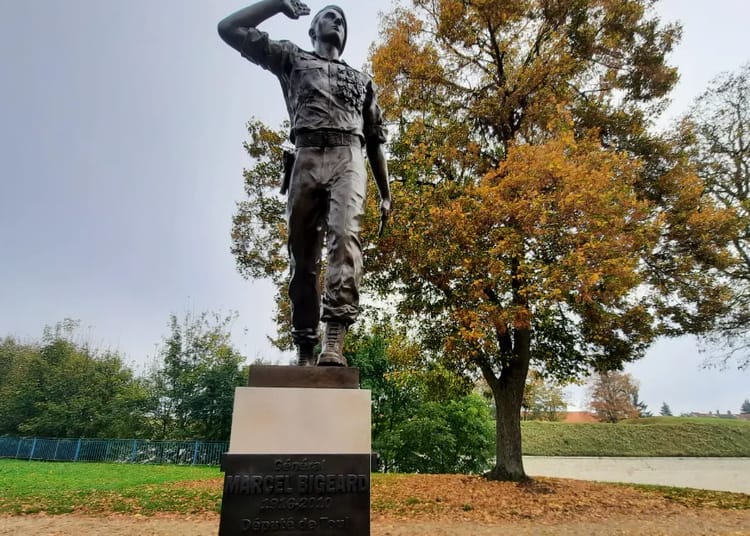 Controverse en France : une plainte pour retirer la statue d’un général accusé de crimes