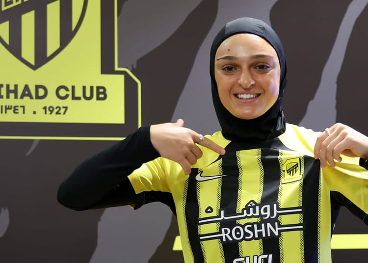 Une star algérienne rejoint Benzema et Aouar à Al Ittihad : le mercato s'enflamme pour les Fennecs