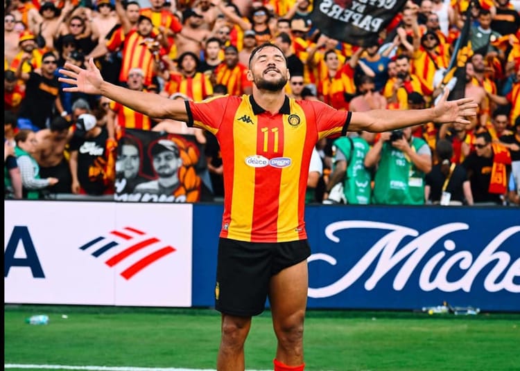 Youcef Belaïli et son père imposent leurs conditions à l’ES Tunis et au Mouloudia : tensions au sommet du mercato Youcef Belaïli encore au cœur d’un scandale ? Ce que l’on sait de sa possible nouvelle frasque