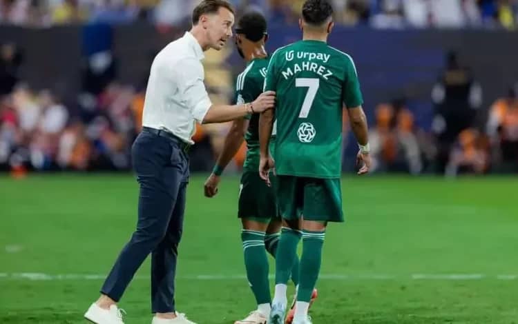 Riyad Mahrez : la vraie raison de son départ d'Al Ahli Riyad Mahrez brille à Al-Ahli : le coach Matthias Jaissle salue son retour en forme