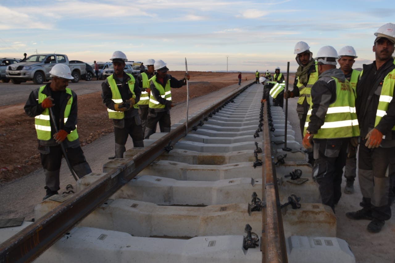 Tebboune lance la ligne Béchar-Gara Djebilet avec fierté