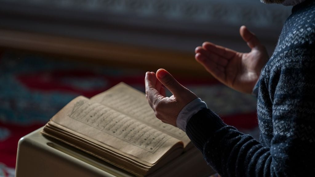 En 2025, la France recense près de 2 500 actes antireligieux. La Grande Mosquée de Paris alerte sur la hausse des incidents visant les musulmans et appelle à une réponse ferme.
