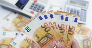 Taux de change : l’euro flambe face au dinar, un record historique sur le marché noir ce 14 octobre 2025 !