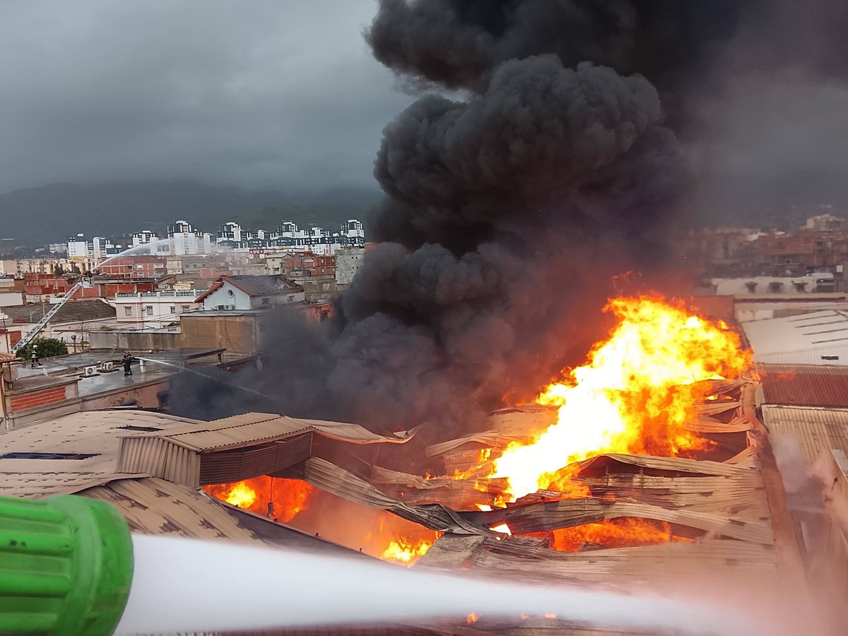 Blida : Incendie colossal, les pompiers en première ligne