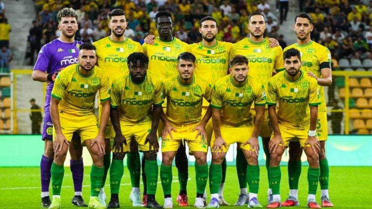 JSK vs MC El Bayadh : Absences et retours clés d'avant match