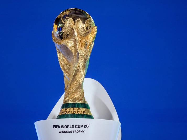 La Coupe du Monde de la FIFA 2026 verra la participation de deux arbitres algériens, Mustapha Ghorbal et Lahlou Benbraham, sélectionnés par la FIFA dans la liste préliminaire des officiels, confirmant la montée en puissance de l’arbitrage algérien sur la scène internationale.