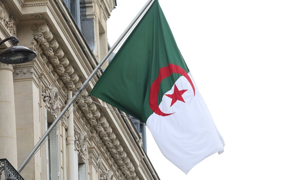 Prolongation de la détention d'un diplomate algérien : tensions avec Paris