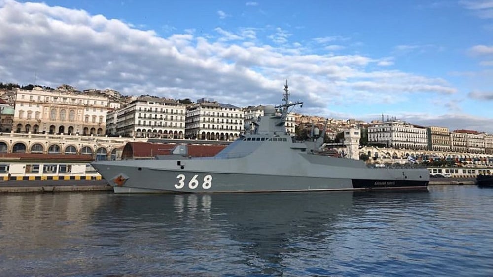 Des navires militaires russes surprennent au port d'Alger