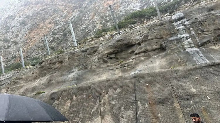 Bordj Mira–Kherrata : la route oubliée aux secrets bien gardés