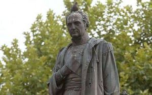 Pourquoi les statues de Bugeaud sont-elles controversées ?