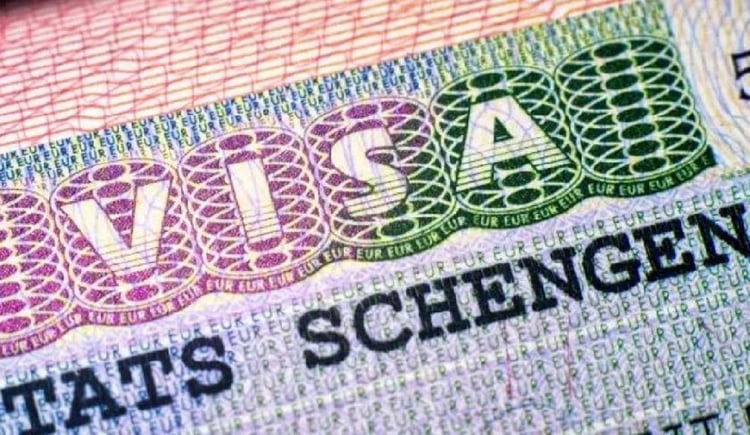 Pourquoi les Algériens paient plus cher leur visa Schengen