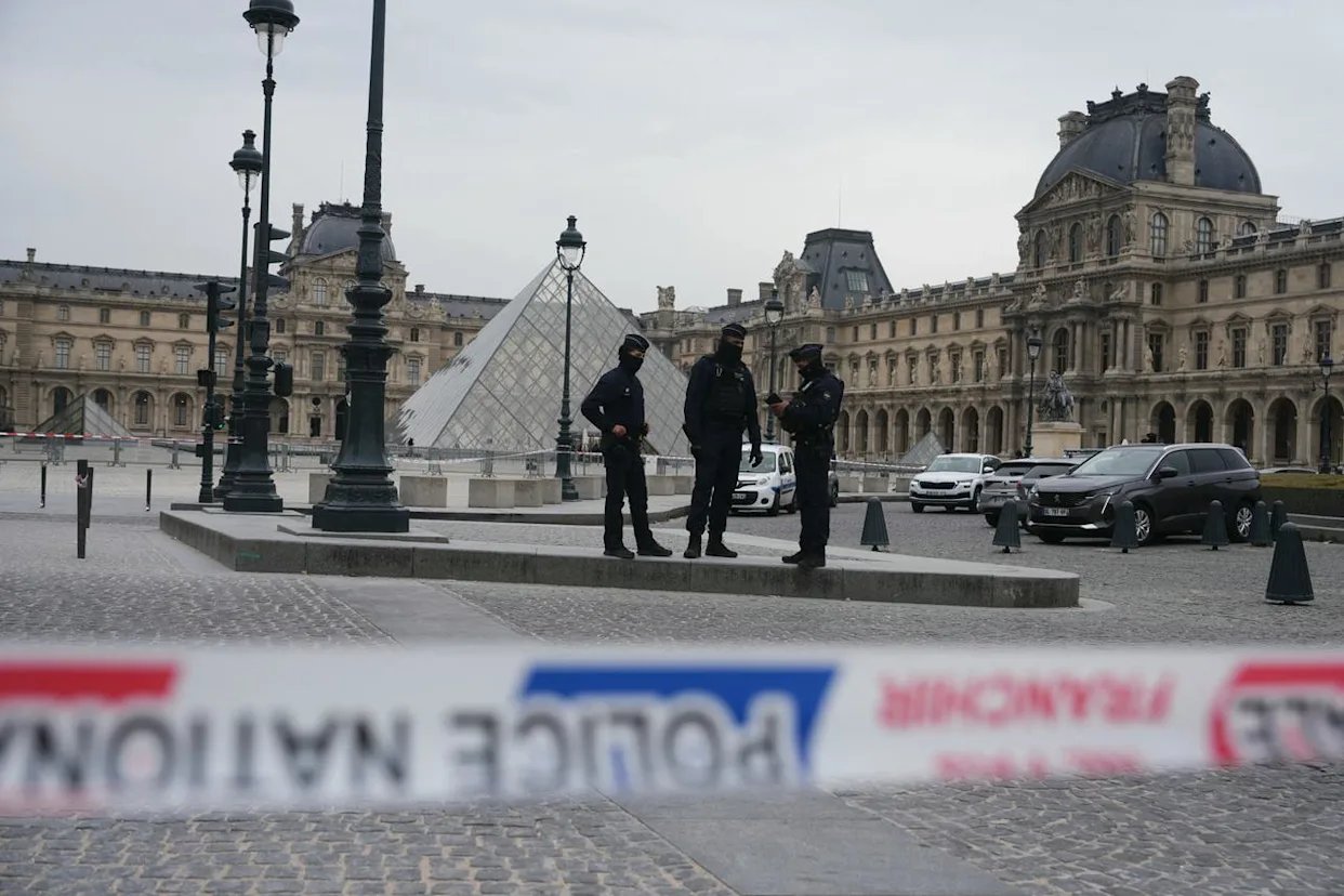 Arrestation à Roissy après le casse du siècle au Louvre