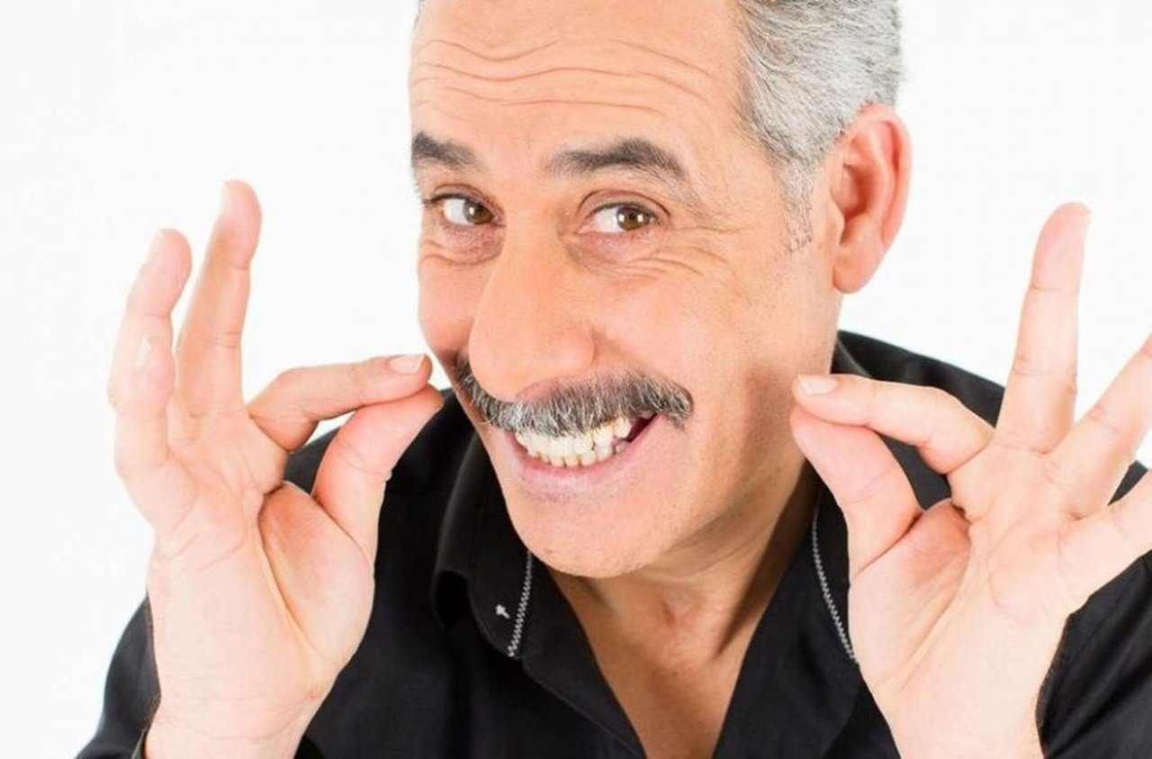 Abdelkader Secteur pris dans la tempête Maroc–Algérie : ses spectacles annulés