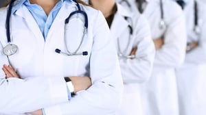 Médecins algériens en France : la déclaration de Macron qui relance la polémique