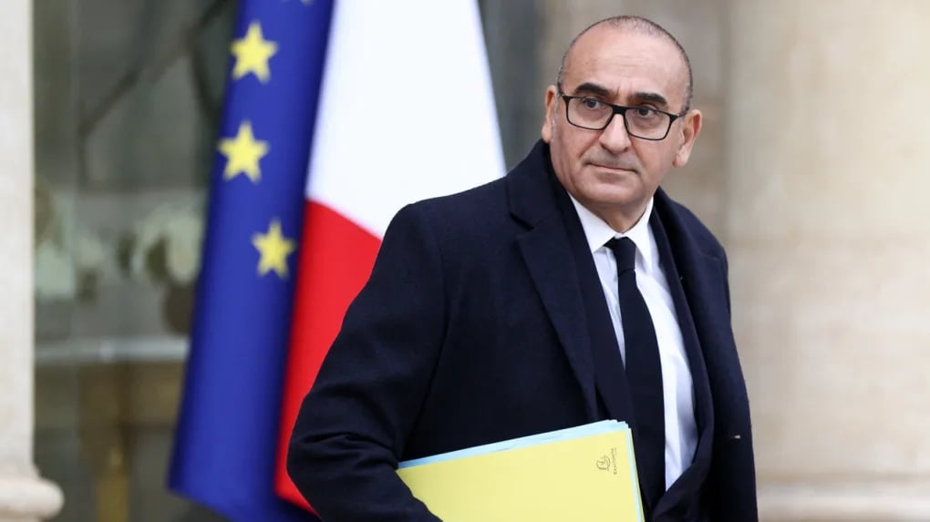 Le chiffre surprenant des sans-papiers en France en 2025