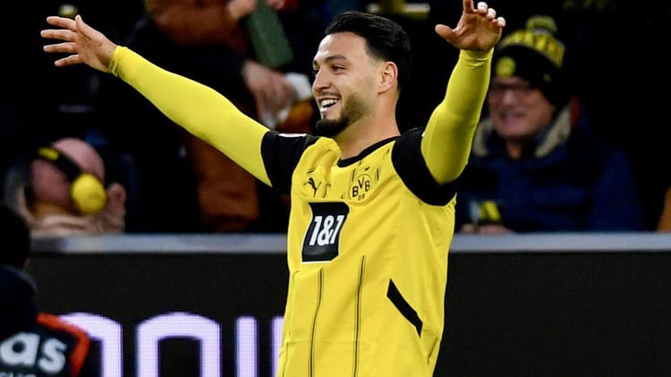 Borussia Dortmund: Bensebaini sur la sellette?