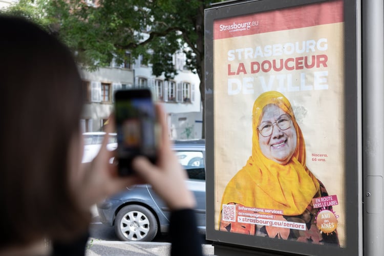 Affiche voilée de Nacera : la polémique qui secoue la France