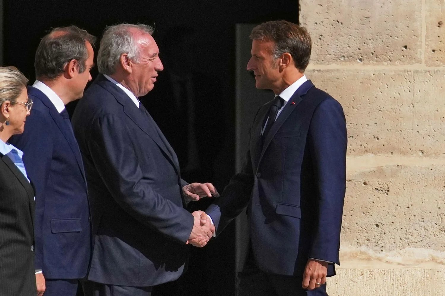 Chute du gouvernement François Bayrou : que s’est-il passé à Paris ?