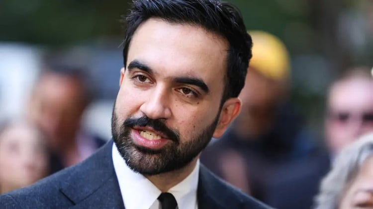 Une vidéo virale montre le maire de New York, Zahran Mamdani, en visite dans un restaurant algérien. Un geste fort salué par la communauté algérienne et symbole de diversité culturelle.