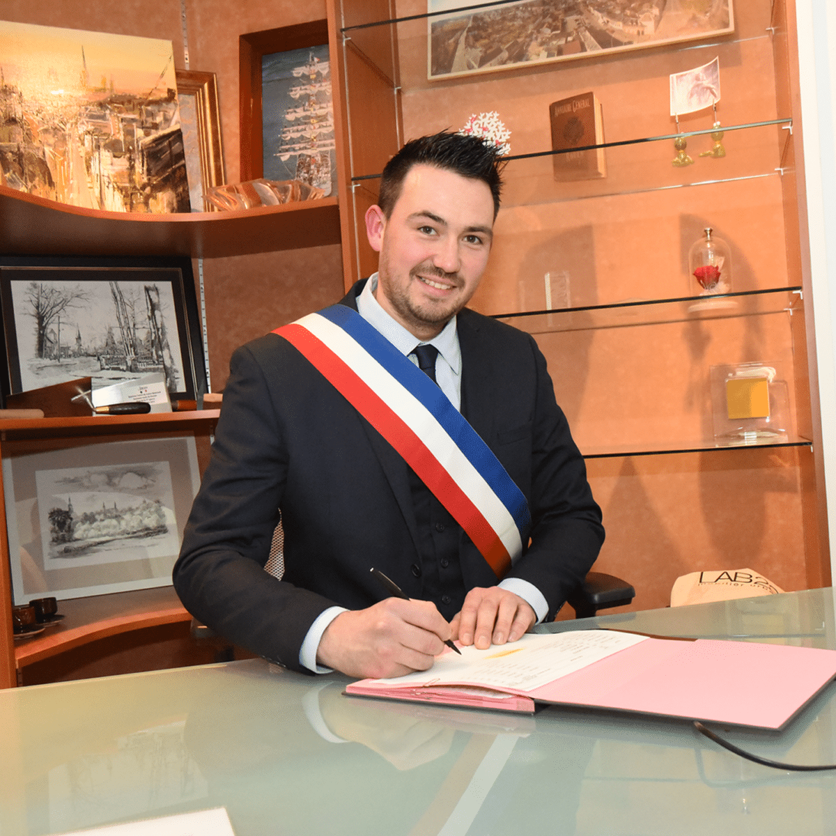 Une famille menacée d’expulsion, un maire agit en héros