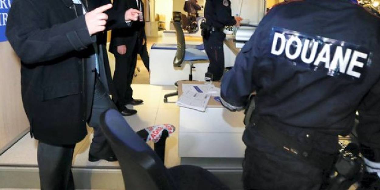 Vols à l’aéroport d’Alger : 7 ans de prison pour un douanier