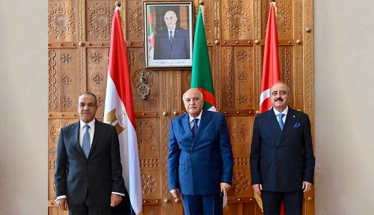 Réunion clé à Alger sur la crise en Libye : enjeux majeurs