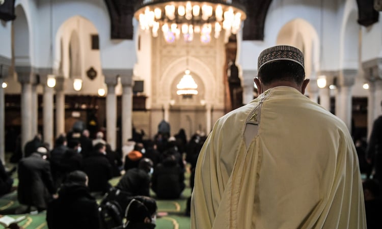 Ramadan 2026 : Pourquoi l’Algérie envoie des imams en Occident ?