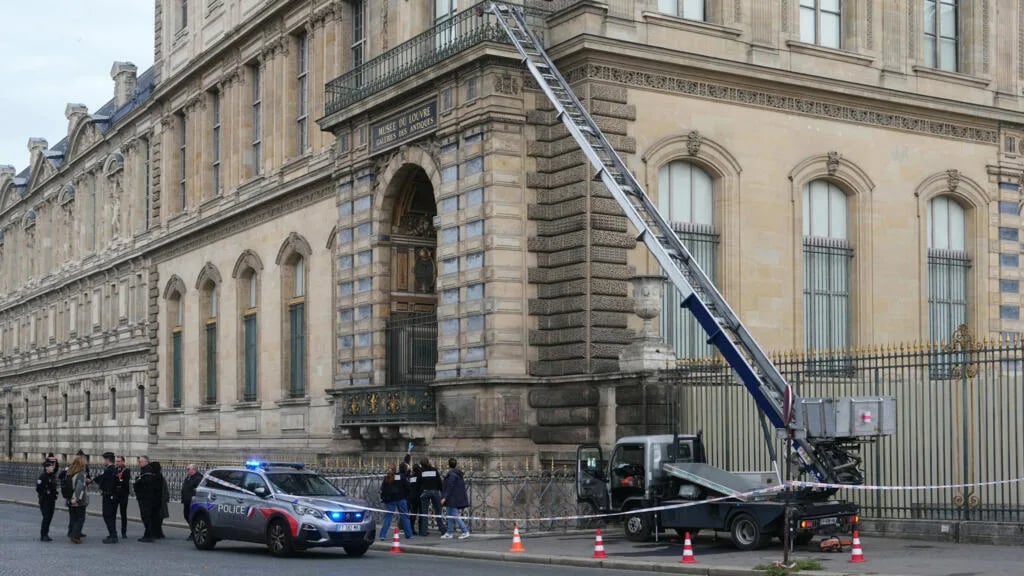 Arrestation à Roissy après le casse du siècle au Louvre