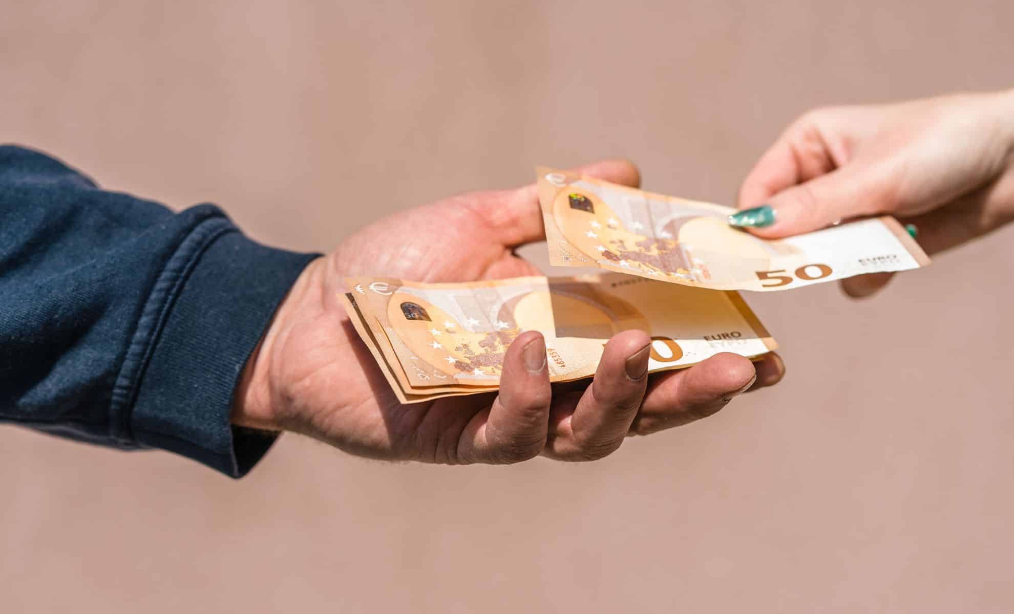 
L’euro flambe face au dinar sur le marché parallèle
