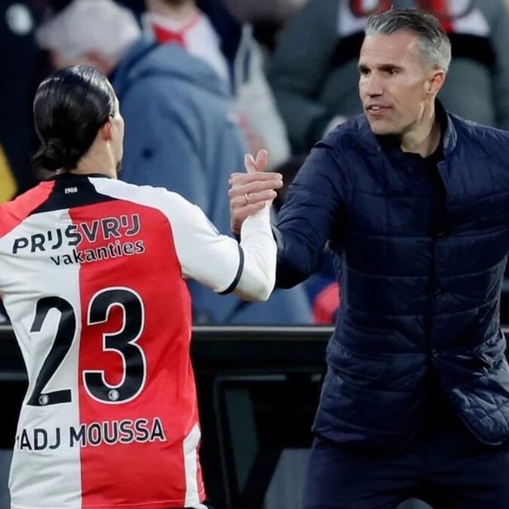 Robin van Persie : Élégance et générosité pendant le Ramadan
