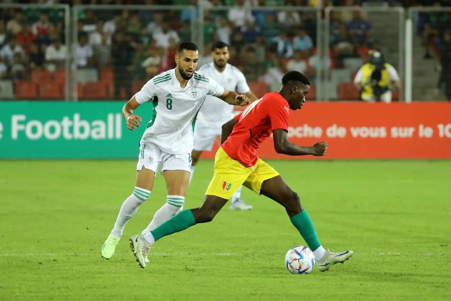 Guinée–Algérie délocalisé à Casablanca : choc sportif, tension diplomatique et ambiance CAN