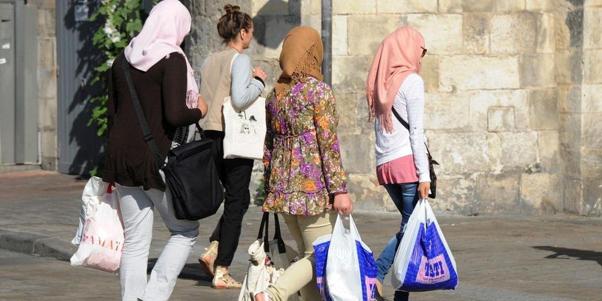 Élèves voilées en sortie scolaire : la polémique enfle