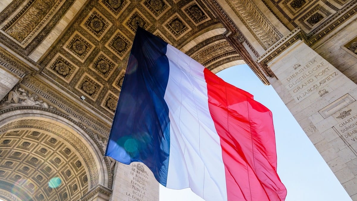 Visa expiré en France : une amende salée de 3 750 € ?