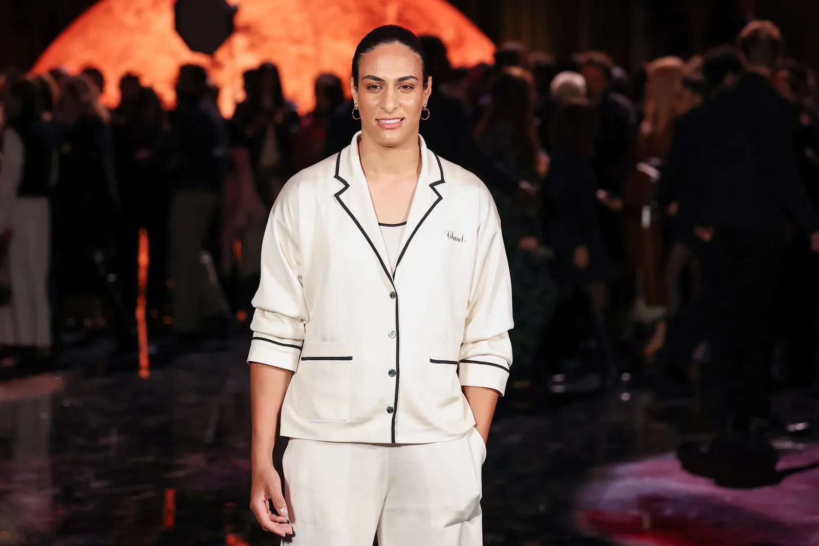 Imane Khelif éblouit au défilé CHANEL à Paris