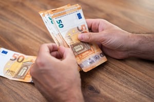 Paiements en espèces : l'UE impose bientôt un plafond pour tous