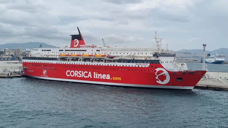 Corsica Línea: Pourquoi un ferry est bloqué à Alger ?