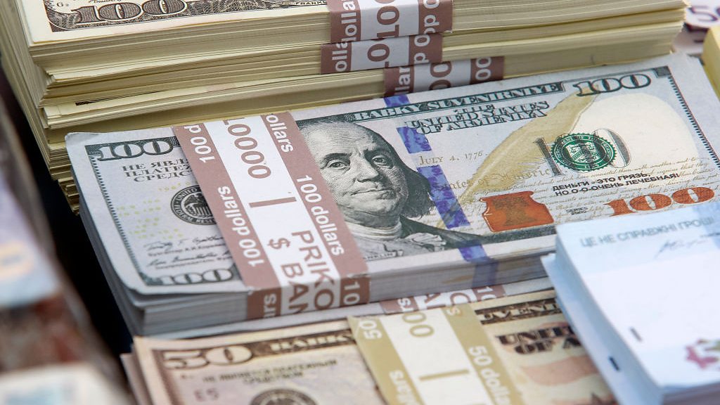 La BRI saisit des faux dollar américains