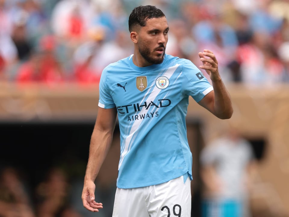 Manchester City sécurise le remplaçant de Riyad Mahrez : Cherki