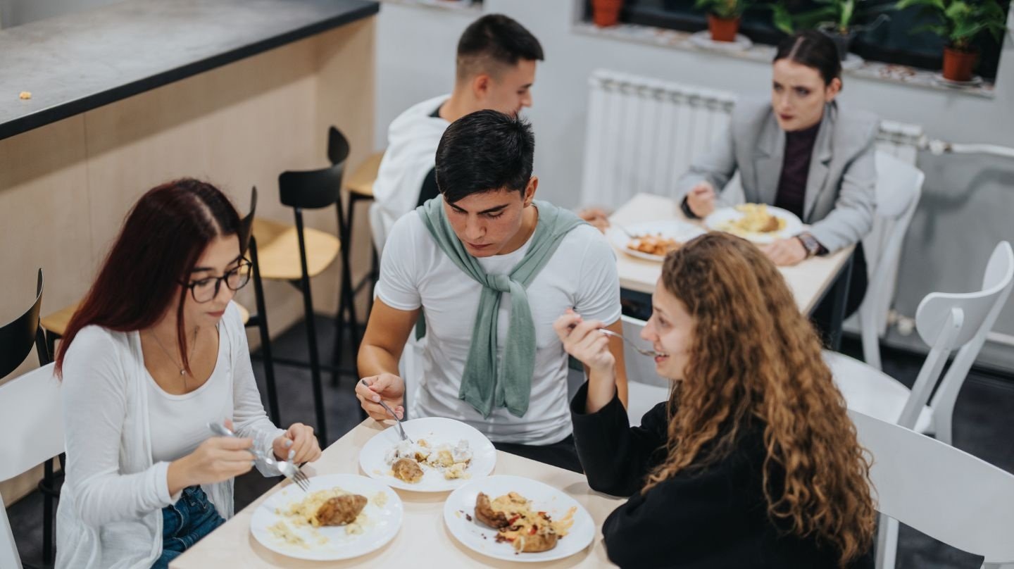 Nouvelle mesure : repas étudiant à 1 €, qu'en est-il pour les Algériens ?