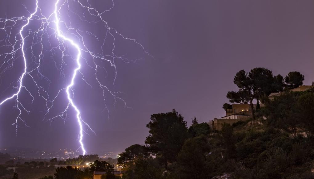 Alerte Météo Algérie : Pluies, orages et vents violents frappent le pays ce week-end !