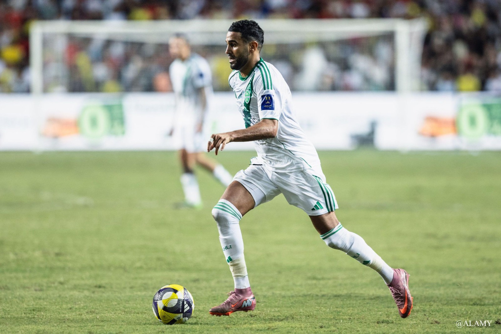 Riyad Mahrez décroche le titre de plus beau but de la 25e journée