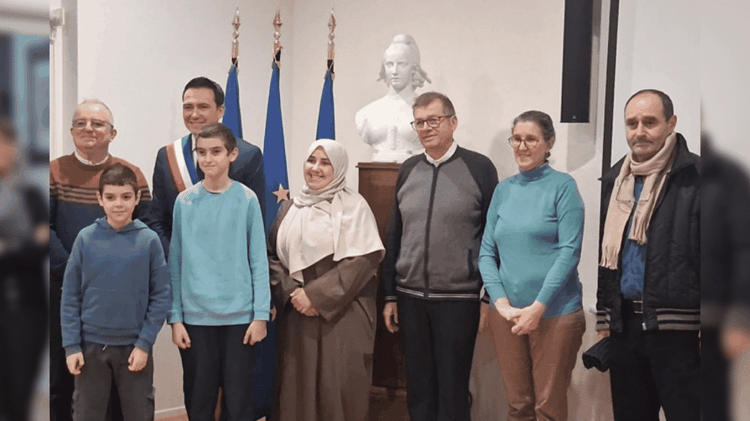 Une famille menacée d’expulsion, un maire agit en héros