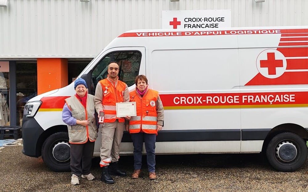 De héros en France à menacé d’expulsion : l’histoire choc