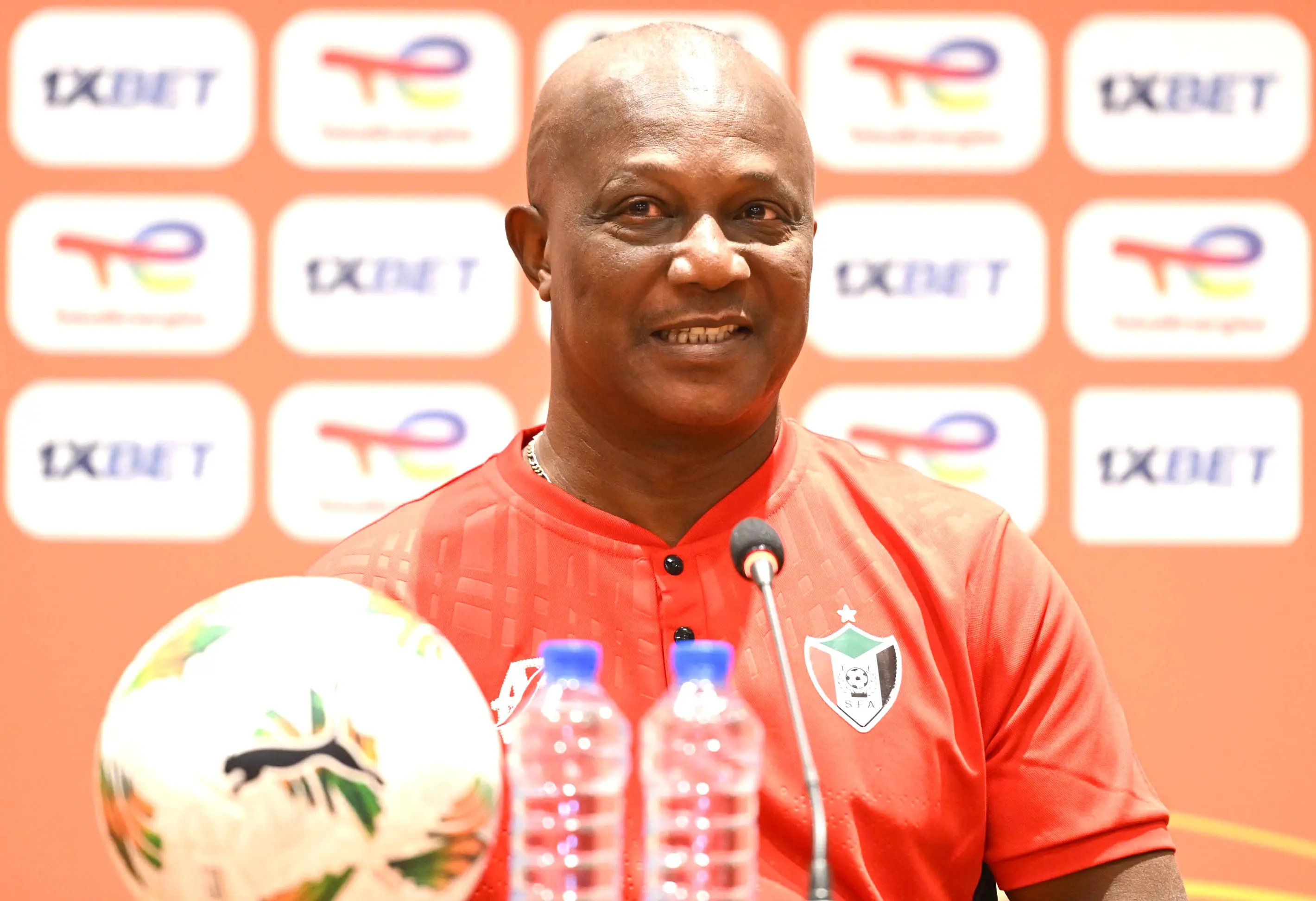 James Kwesi Appiah prépare un choc intense pour l’Algérie